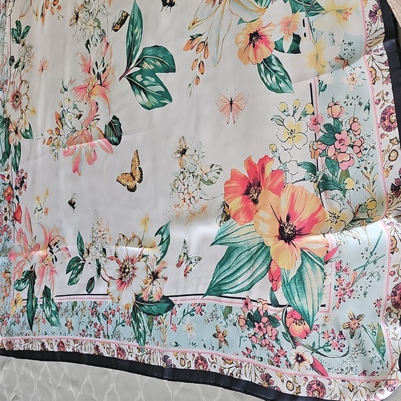 NWT Vince Camuto Lily Square Bright Floral Print Satin Scarf - Picture 8 of 13